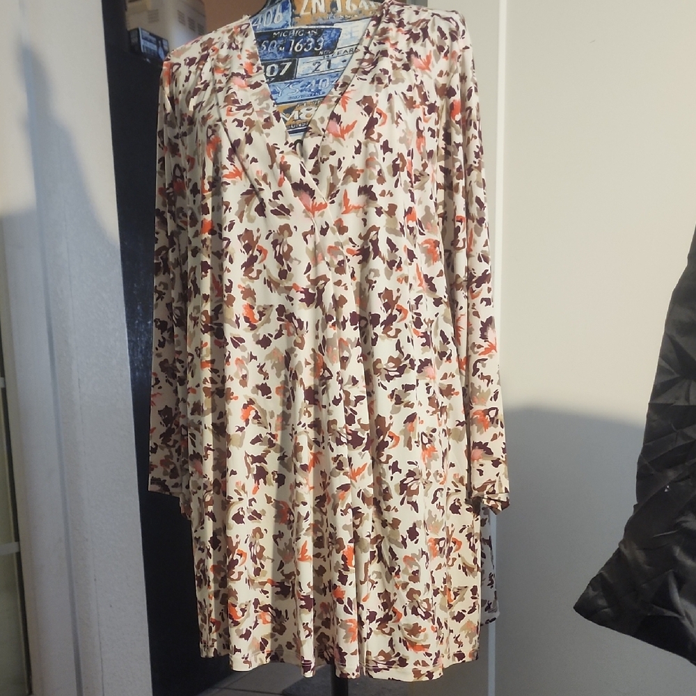 Floral V-Neck Top 30/32😀🤩🤩